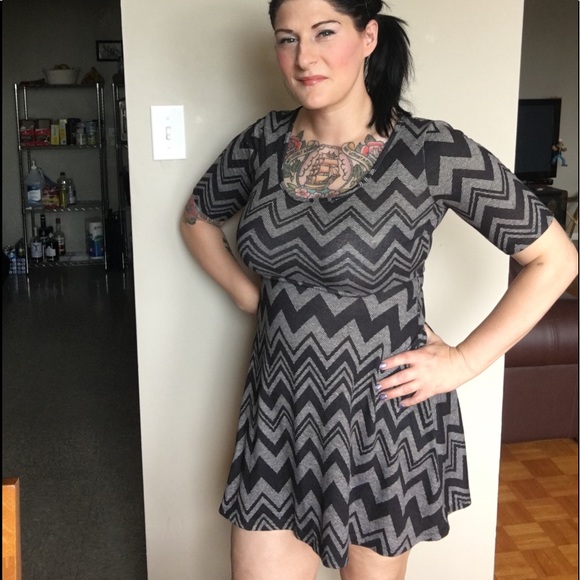 Zig zagged retro style dress by Xhilaration. - Picture 4 of 7